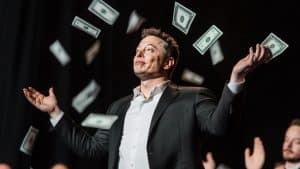 Elon Musk Offers Salaries Over €6,000 For Walking 8 Hours A Day