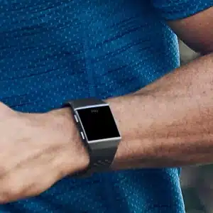 Des dizaines d'utilisateurs brûlés par leur montre, amende de 12,25 millions pour Fitbit !