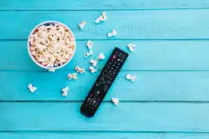 Streaming, TV, replay : combien de temps les Français passent devant leur écran ?
