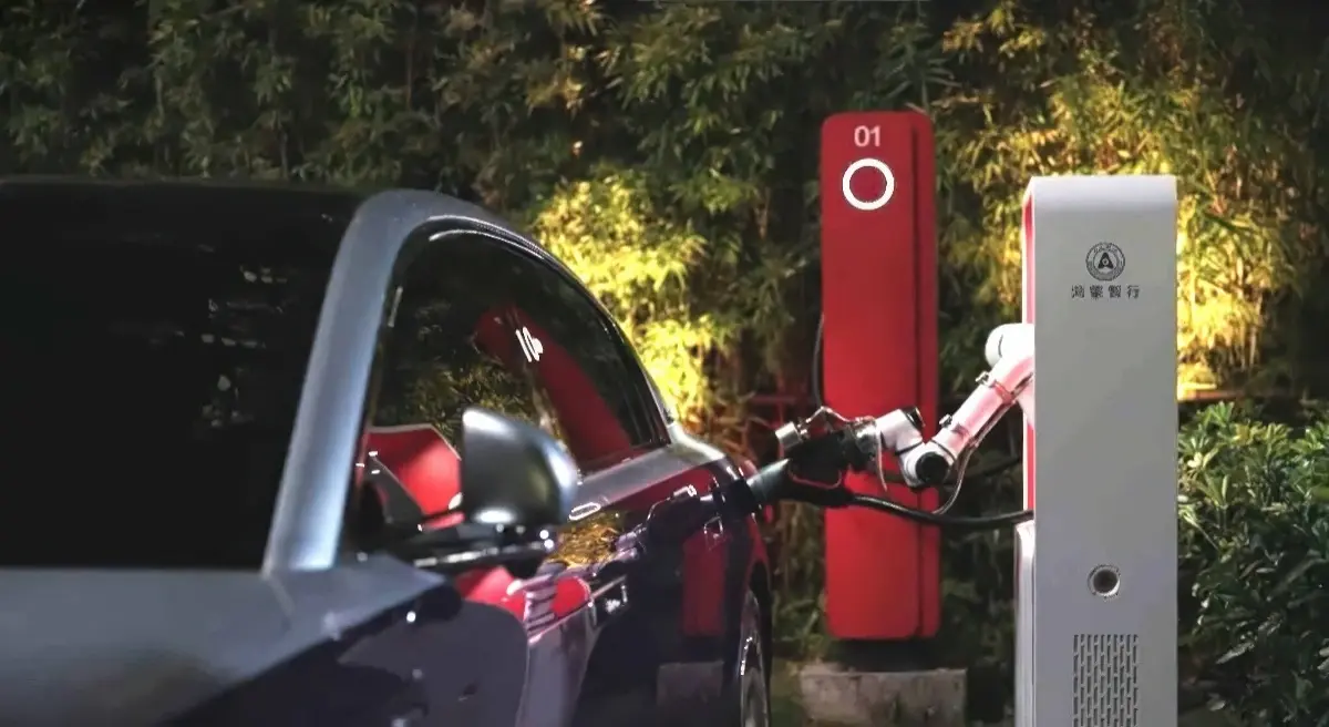 Huawei Unveils Self-Charging Robot for Electric Vehicles – Watch the Video!  - Jason Deegan