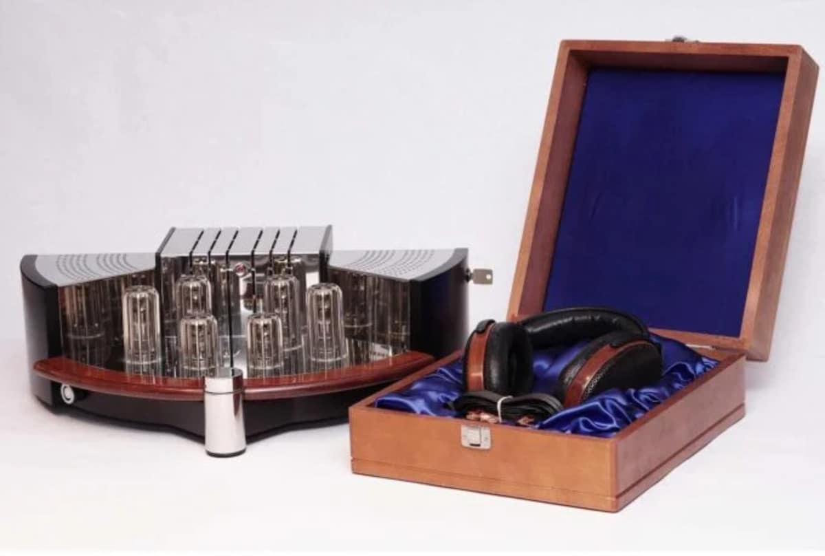 He1 Headphone And Box
