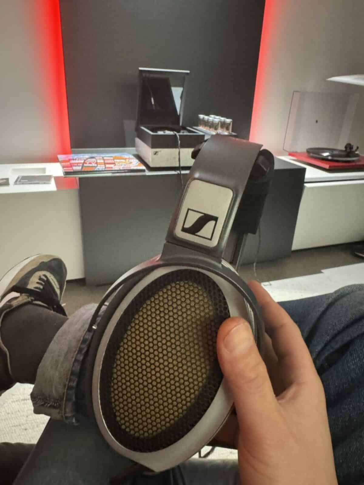 Sennheiser’s He 1 In Studio