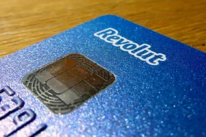 Arnaques : Revolut est toujours fâché contre Facebook