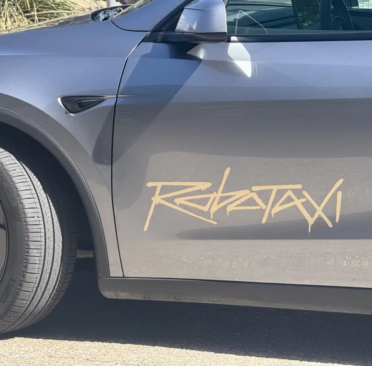 Sans conducteur ! Tesla lance ses premiers robotaxis payants à Austin