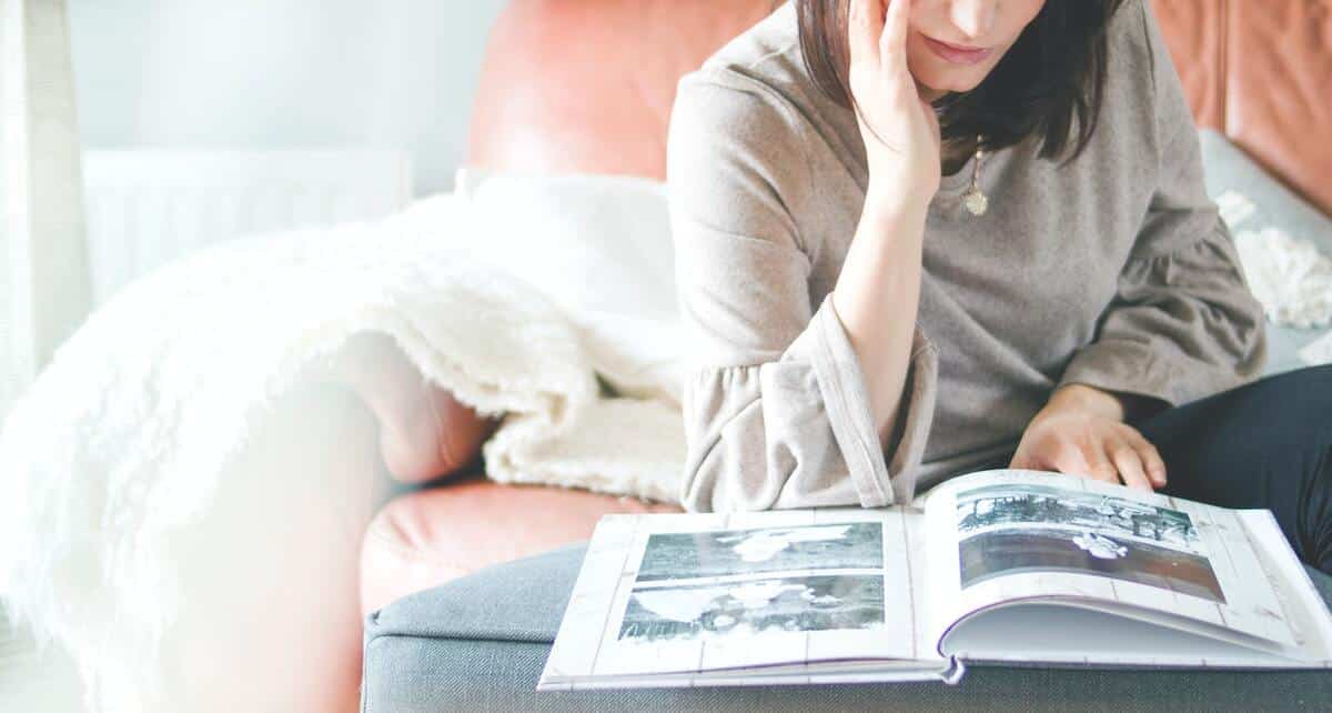 She Spotted a Detail in a Photo and Knew Immediately—Her Marriage Was Over - Jason Deegan