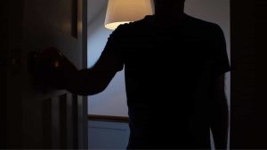 sleeping with your bedroom door closed could actually save your life