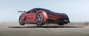 La supercar chinoise qui saute au-dessus des obstacles