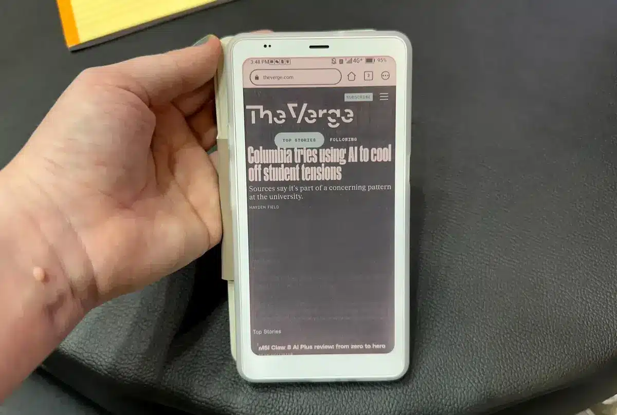 Le Boox Palma, la liseuse qui se prend pour un smartphone, pourrait bientôt téléphoner