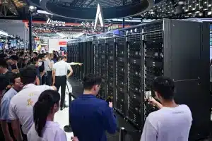 Huawei défie Nvidia et dévoile des supercalculateurs IA "plus puissants que ceux d'Elon Musk"